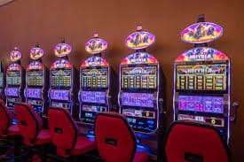 Panel taruhan dan kontrol permainan Dream Gaming mesin228 dengan opsi hit, stand, dan penggandaan